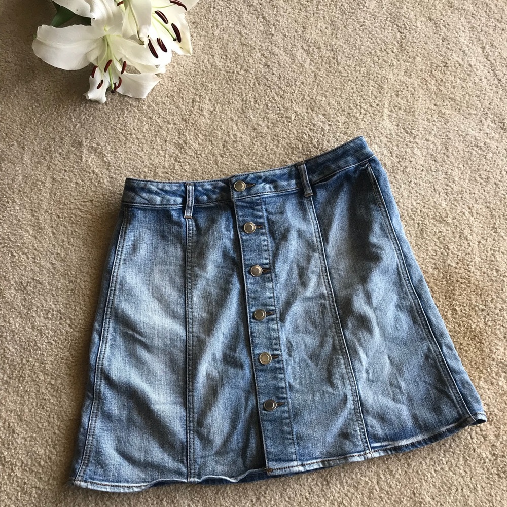 Jean skirt with buttons